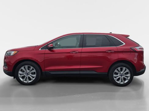 Used 2022 Ford Edge Titanium image 2