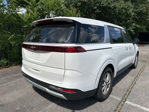 Used 2024 Kia Carnival LX FWD image 3