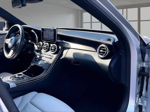 Used 2018 Mercedes-Benz C 300 4MATIC Sedan image 17
