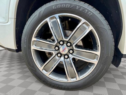 Used 2017 GMC Acadia Denali w/ Technology Package AWD/4WD image 45