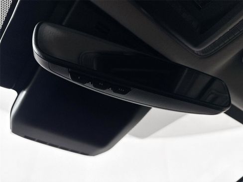 Certified 2025 Toyota Prius Plug-In Hybrid image 22