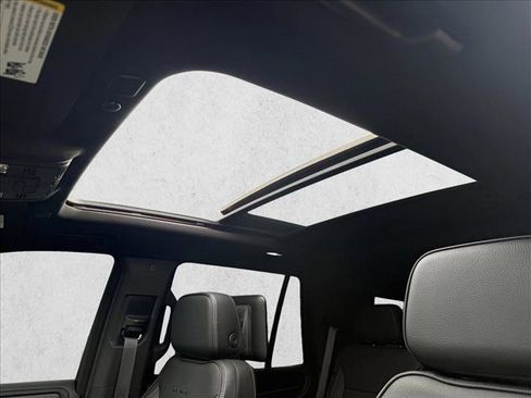 Used 2023 GMC Yukon Denali w/ Denali Reserve Package image 25
