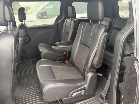Used 2019 Dodge Grand Caravan SXT w/ Driver Convenience Group FWD image 10