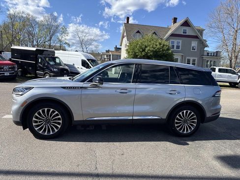 Used 2024 Lincoln Aviator Reserve w/ Elements Package Plus AWD/4WD image 2