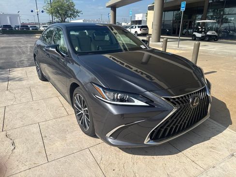 Used 2025 Lexus ES 350 w/ Premium Package FWD image 2