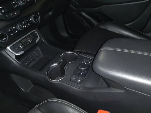 Used 2023 GMC Terrain SLT FWD image 26