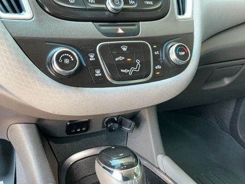 Used 2018 Chevrolet Malibu LT FWD image 15