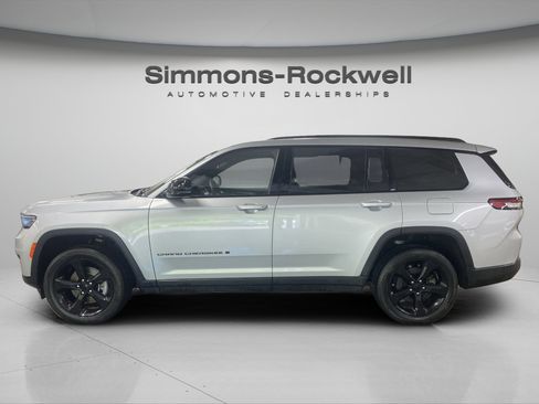 Used 2023 Jeep Grand Cherokee L Laredo AWD/4WD image 2