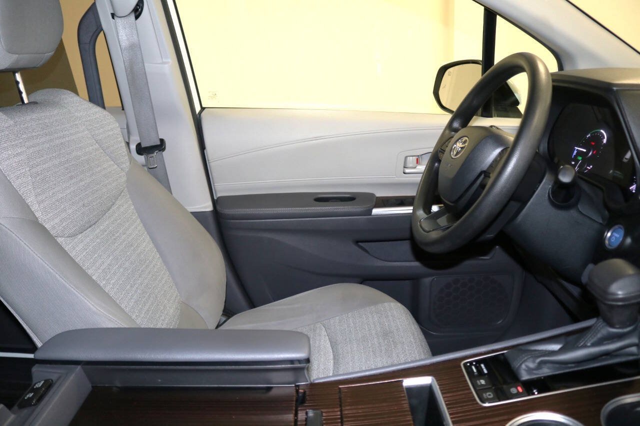 Used 2023 Toyota Sienna LE AWD/4WD image 81