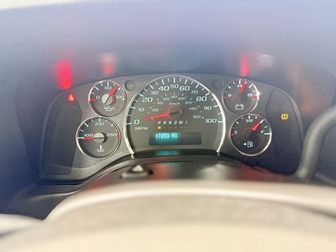 Used 2023 GMC Savana 2500 w/ Driver Convenience Package image 15