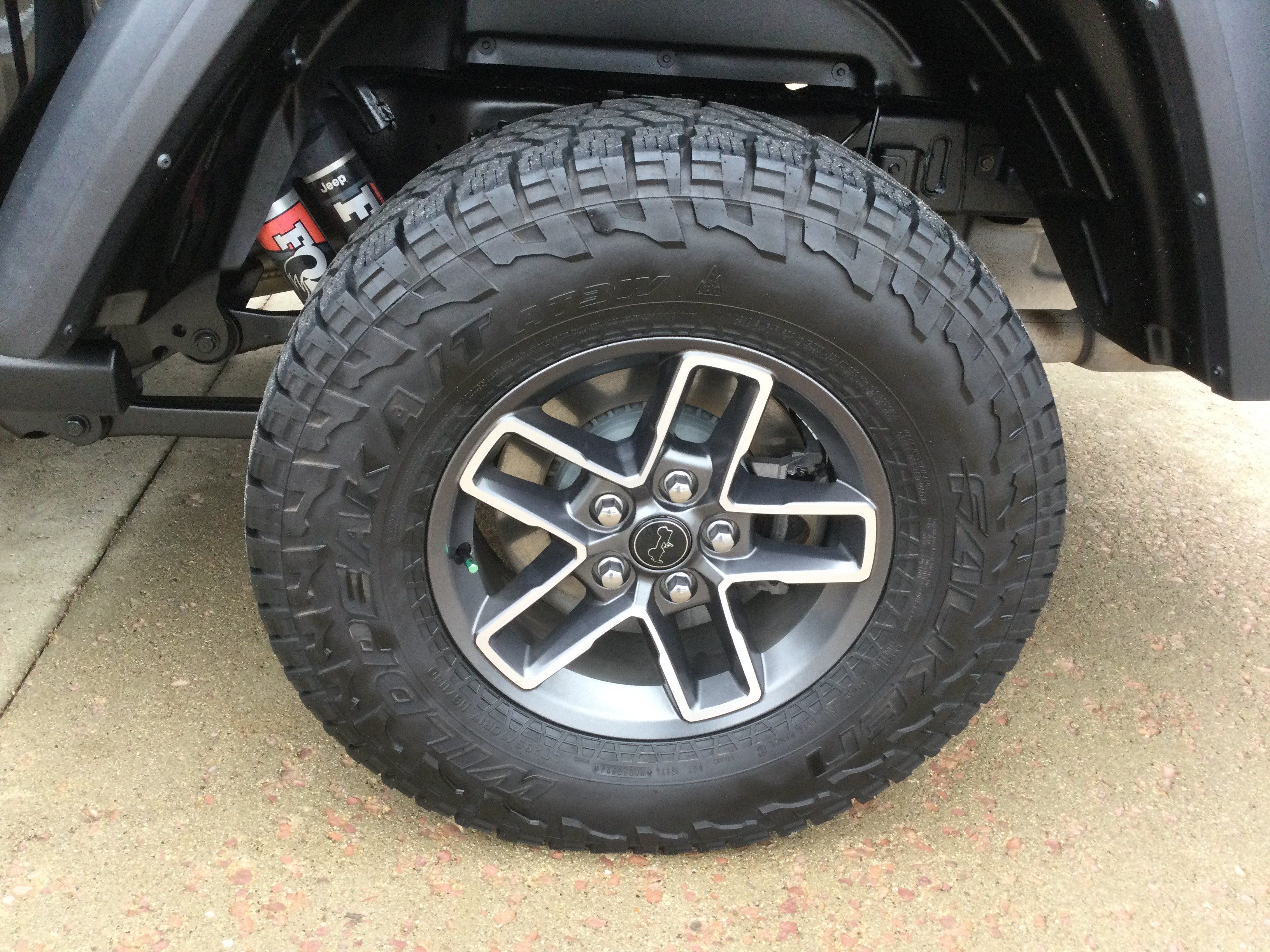 Used 2024 Jeep Gladiator Mojave w/ Technology Group AWD/4WD image 8