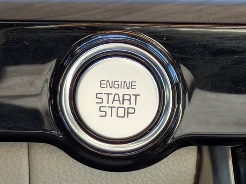 Used 2022 Kia Carnival EX image 36