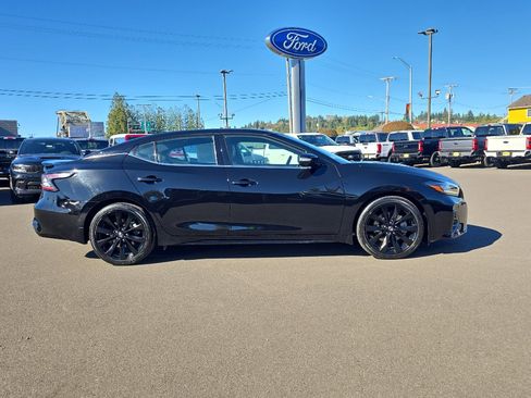 Used 2022 Nissan Maxima SR w/ Sport Mat Group image 7