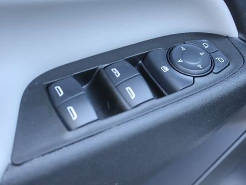 Used 2024 Chevrolet Equinox LS FWD image 13
