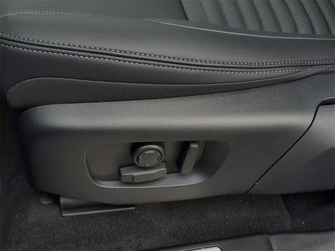 New 2026 Land Rover Discovery Sport Landmark image 9