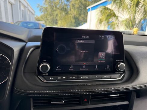 Used 2025 Nissan Rogue SV image 20