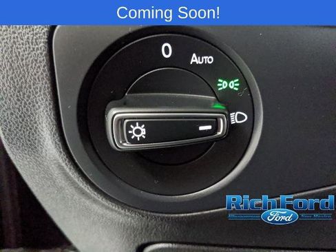 Used 2024 Volkswagen Tiguan SE w/ Panoramic Sunroof Package image 15