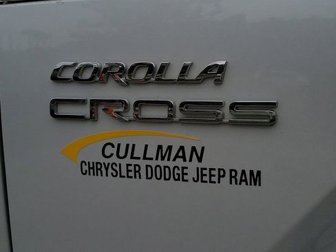 Used 2024 Toyota Corolla Cross XLE image 40