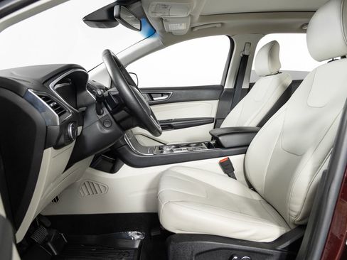 Used 2019 Ford Edge Titanium w/ Equipment Group 301A image 15