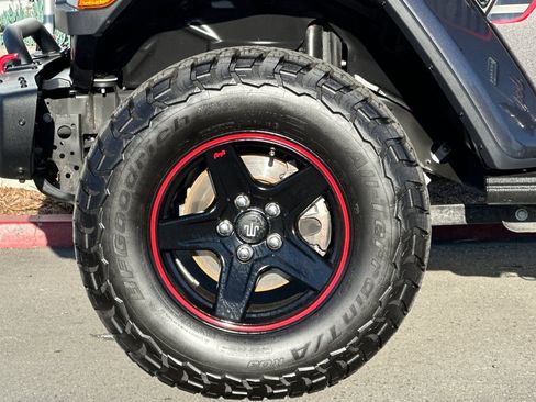 Used 2020 Jeep Wrangler Unlimited Rubicon w/ Quick Order Package 28Y Recon image 11