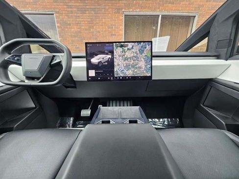 Used 2024 Tesla Cybertruck AWD Crew Cab image 40