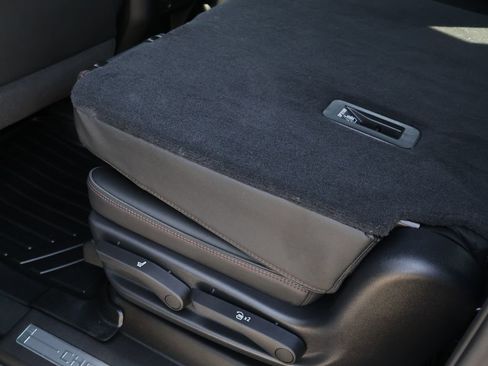 Used 2021 Chevrolet Suburban RST image 17