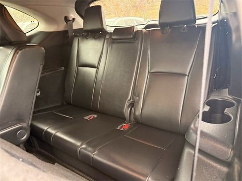 Used 2021 Toyota Highlander XLE image 8