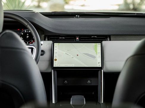 Used 2024 Land Rover Discovery Sport Dynamic SE image 17