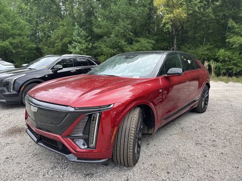 Used 2026 Cadillac Lyriq V AWD/4WD image 1