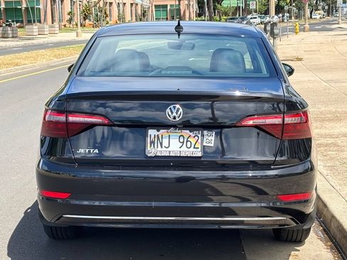 Used 2021 Volkswagen Jetta SE FWD image 4