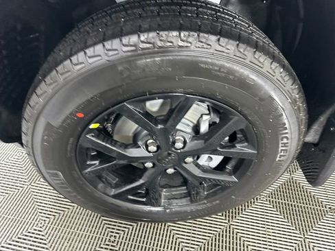 New 2025 Jeep Grand Cherokee Altitude image 2