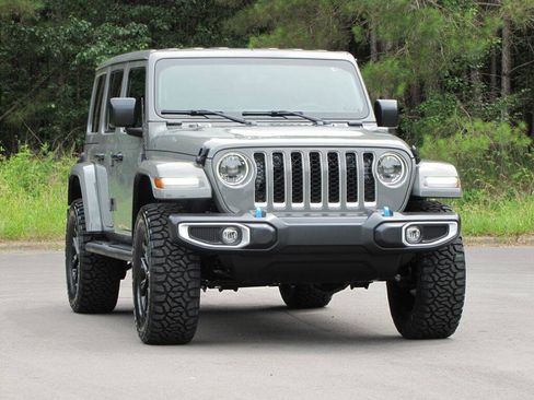 Used 2023 Jeep Wrangler Unlimited Sahara w/ Cold Weather Group AWD/4WD image 9