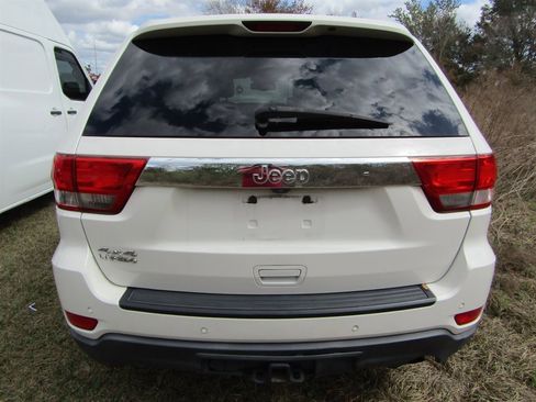 Used 2011 Jeep Grand Cherokee Laredo image 3