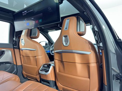 Used 2023 BMW i7 xDrive60 image 47