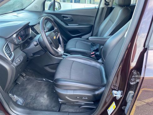 Used 2021 Chevrolet Trax LT w/ LT Convenience Package AWD/4WD image 10