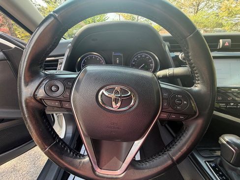 Used 2020 Toyota Camry SE FWD image 18