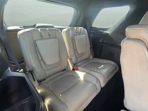 Used 2014 Ford Explorer XLT w/ Equipment Group 202A AWD/4WD image 27