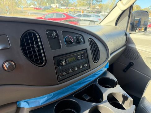 Used 2006 Ford E-250 and Econoline 250 image 17