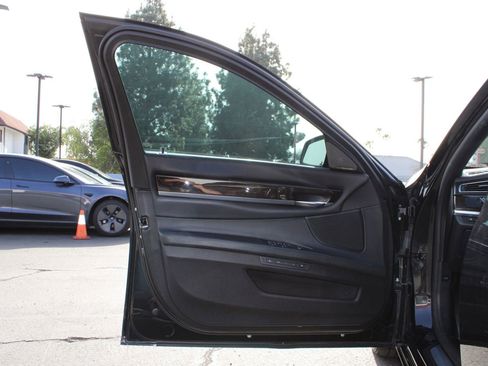 Used 2015 BMW 750Li image 10