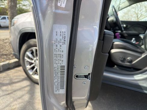 Used 2020 Jeep Cherokee Latitude Plus w/ Cold Weather Group image 15