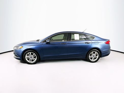 Used 2018 Ford Fusion SE w/ Fusion SE Technology Package FWD image 4