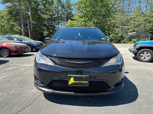 Used 2019 Chrysler Pacifica Touring-L w/ S Appearance Package FWD image 14