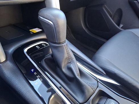 Used 2022 Toyota Corolla Cross XLE w/ Convenience Package image 15