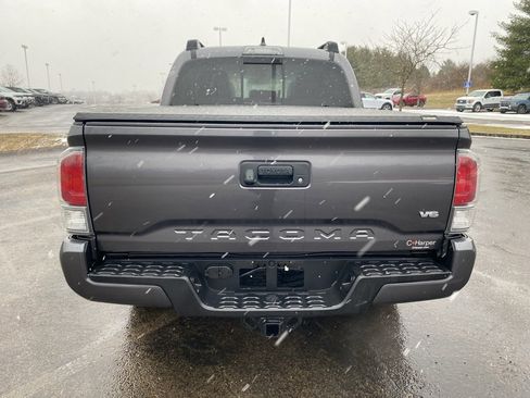 Used 2021 Toyota Tacoma TRD Sport image 4