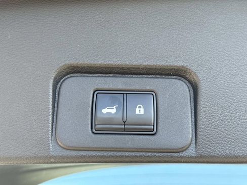 Certified 2022 Nissan Rogue SV w/ SV Premium Package image 13