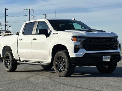 New 2026 Chevrolet Silverado 1500 Custom Trail Boss w/ Turbomax Blackout Package