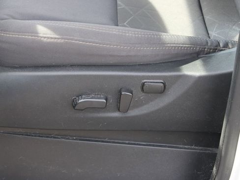 Used 2025 Nissan Frontier SV image 14