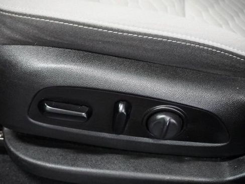 Used 2020 Chevrolet Equinox LS w/ LS Convenience Package FWD image 8