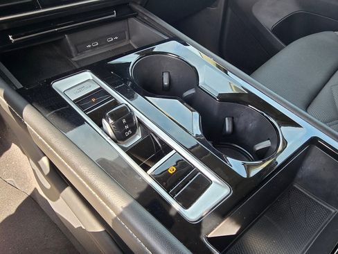 Used 2024 Volkswagen Atlas SE image 19