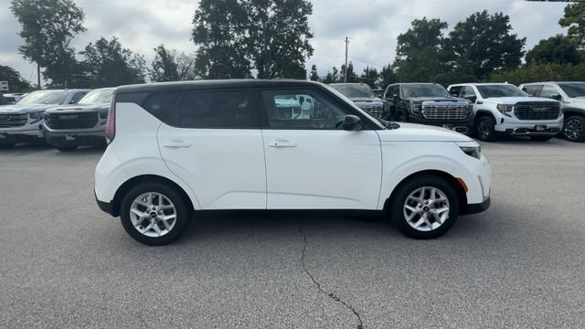 Used 2023 Kia Soul S FWD image 2